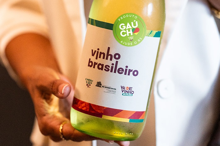 CON24-907-40-VINHO-COM-SELO-700x466